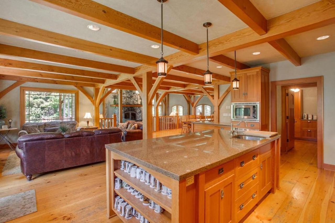Snowgrass Lodge - River, Mountain Views & Hot Tub Leavenworth Exterior foto